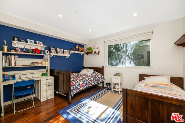 2111 S Beverly Glen Boulevard, Los Angeles CA: https://media.crmls.org/mediaz/ecb96ffe-173a-409b-8ae6-df1874a485b3.jpg