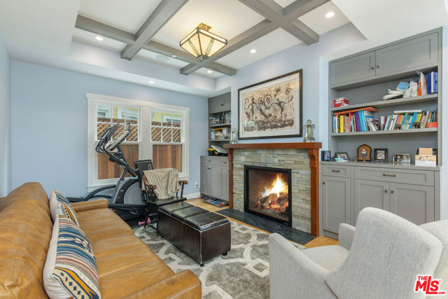 106 Dudley Avenue, Venice CA: https://media.crmls.org/mediaz/ecb98b62-5183-41cf-b8ce-36eb5ddffa2a.jpg