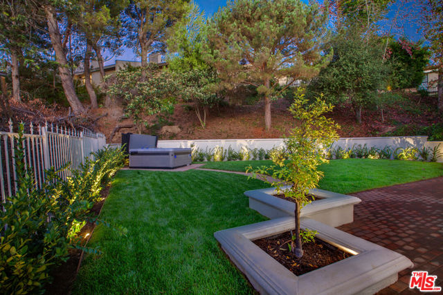 10221 Briarwood Drive, Los Angeles CA: https://media.crmls.org/mediaz/ecb9dfc6-52b5-4cc8-97ff-5c1b3e0a5bb3.jpg