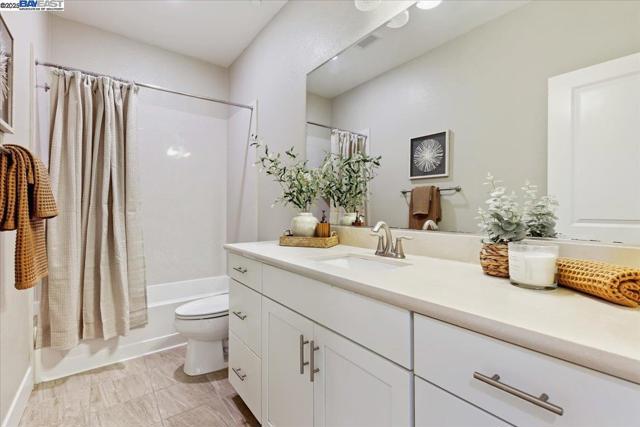 4023 Clare St, Dublin CA: https://media.crmls.org/mediaz/ecba3153-2cc6-4809-8904-512c183feb94.jpg