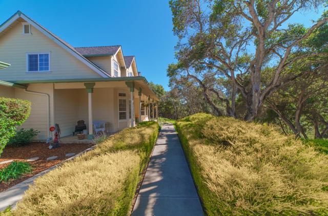 8631 Woodland Heights Court, Salinas CA: https://media.crmls.org/mediaz/ecba5aa1-7e85-49a1-bbeb-8c35a4389fd1.jpg