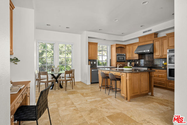 1772 Tamarack Street, Westlake Village CA: https://media.crmls.org/mediaz/ecba5b68-5d0d-417d-9b9c-e7b9ba765fa3.jpg