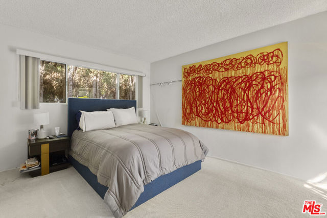 2252 Gloaming Way, Beverly Hills CA: https://media.crmls.org/mediaz/ecbaace2-29c7-46e8-8076-27509867fd7c.jpg