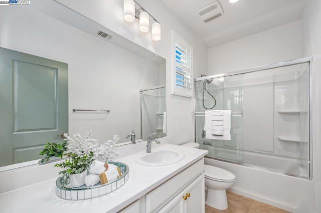 4338 Healdsburg Way, Dublin CA: https://media.crmls.org/mediaz/ecbacc71-d11d-4338-920b-0b25fa7f1f5c.jpg