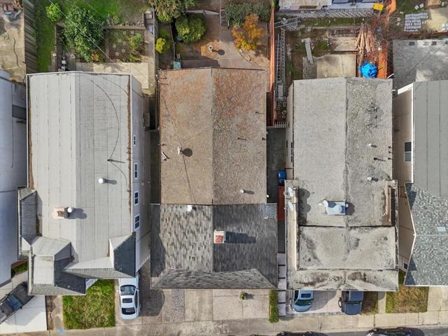 16 Christopher Court, Daly City CA: https://media.crmls.org/mediaz/ecbaeee5-bacc-467c-a5f9-3435fc4e3d43.jpg