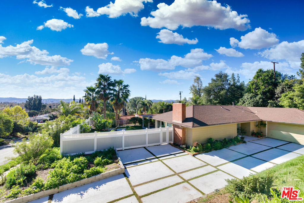 8479 Moorcroft Avenue