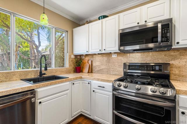 6677 W 88th St, Los Angeles CA: https://media.crmls.org/mediaz/ecbaffa8-2506-4e92-8fb8-24b83aa65ab1.jpg