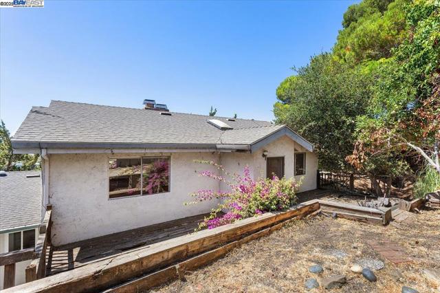 3491 Middleton Ave, Castro Valley CA: https://media.crmls.org/mediaz/ecbb16cb-0163-4cb7-a632-1b01721cd149.jpg