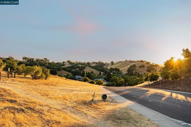 108 Shadewell Dr, Danville CA: https://media.crmls.org/mediaz/ecbb80a0-79d1-49dc-a2f7-55a6a49dcbf5.jpg