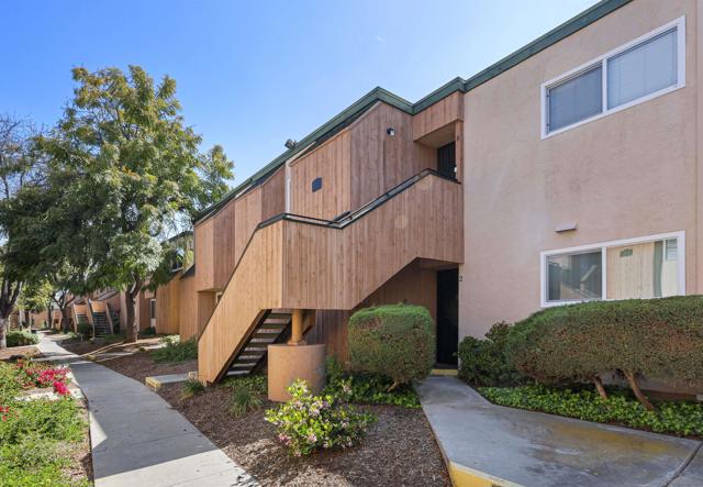 8741 Lake Murray Blvd, UNIT 8, San Diego CA: https://media.crmls.org/mediaz/ecbc676a-9319-44cb-beb6-80b598adceaf.jpg