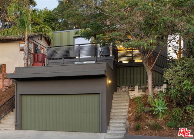 4934 La Roda Avenue, Los Angeles CA: https://media.crmls.org/mediaz/ecbc86a9-a87d-41c2-8785-dd4ae0d1d1b9.jpg