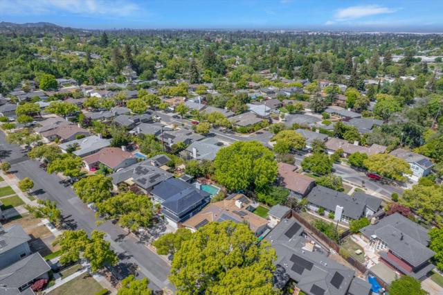1583 Mitchell Way, Redwood City CA: https://media.crmls.org/mediaz/ecbca24c-c56a-4b5a-af82-70a331c988cc.jpg