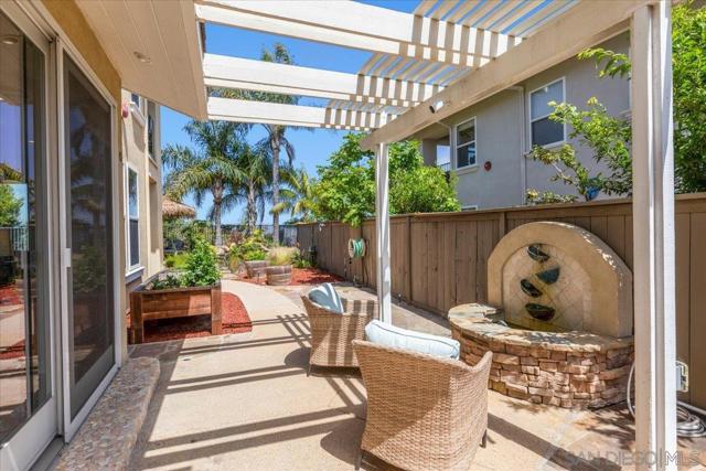 473 Sandalwood Ct, Encinitas CA: https://media.crmls.org/mediaz/ecbcde34-52c5-4ab7-b2a7-24905bd02e30.jpg