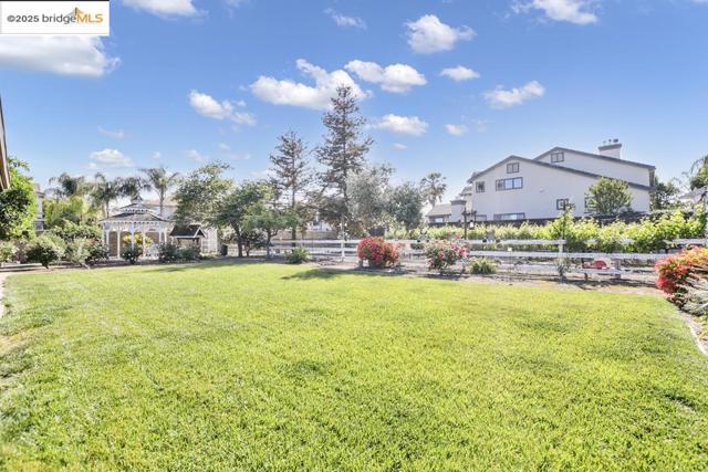 3215 Ohara Ave, Brentwood CA: https://media.crmls.org/mediaz/ecbce7e4-4006-4920-8594-9a879f4cb0ad.jpg