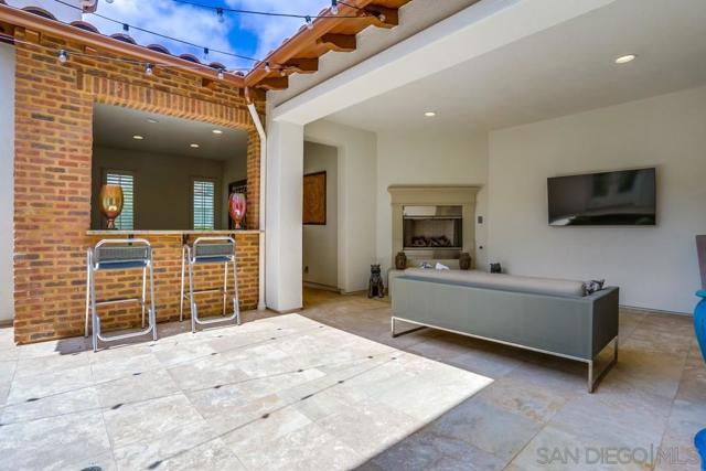 6977 Corte Langosta, Carlsbad CA: https://media.crmls.org/mediaz/ecbd3bec-3a54-49c9-8400-f128f66bdfc9.jpg