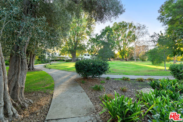 5112 Village photo 7
