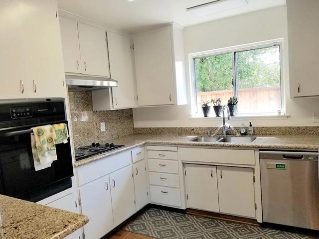 15061508 Kentfield Avenue, Redwood City CA: https://media.crmls.org/mediaz/ecbdac89-8d02-4584-b592-f2ec0e746590.jpg