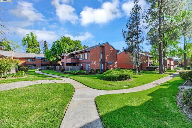 38627 Cherry Ln, Fremont CA: https://media.crmls.org/mediaz/ecbe4894-6b00-43e3-89dd-e2f42e95b176.jpg