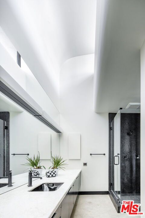 1100 Paso Alto Drive, Pasadena CA: https://media.crmls.org/mediaz/ecbeb71f-df2e-4348-83da-6229626eea9e.jpg