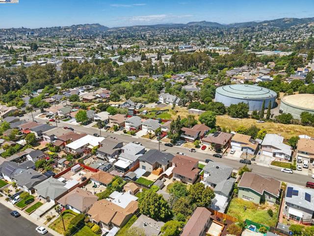2579 Jacobs St, Hayward CA: https://media.crmls.org/mediaz/ecbeb8c5-2f18-4f5f-bc90-cee876159275.jpg