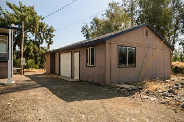 7555 Merced Falls Road, Snelling CA: https://media.crmls.org/mediaz/ecbed414-86cc-4ef5-86ad-048125ca462e.jpg