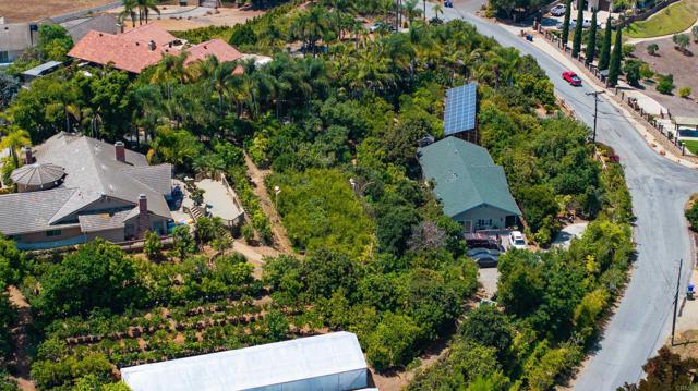 2081 Elevado Road, Vista CA: https://media.crmls.org/mediaz/ecbef72e-edea-4aa1-8b84-2956e54dfc32.jpg