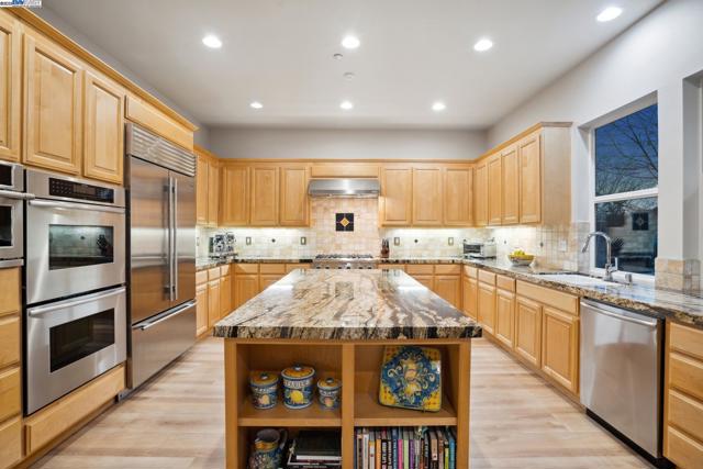 2193 Autinori Ct, Livermore CA: https://media.crmls.org/mediaz/ecbf1df7-44a0-4cd3-8781-2505f01f7d32.jpg
