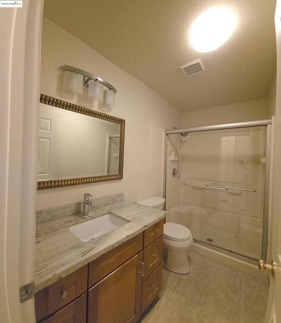 988 Chamomile Ln, Brentwood CA: https://media.crmls.org/mediaz/ecbfd4b0-52e0-4166-bb81-5f3ec9084ee5.jpg
