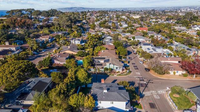 570 Savoy St, San Diego, California 92106, 3 Bedrooms Bedrooms, ,2 BathroomsBathrooms,Single Family Residence,For Sale,Savoy St,250016858SD