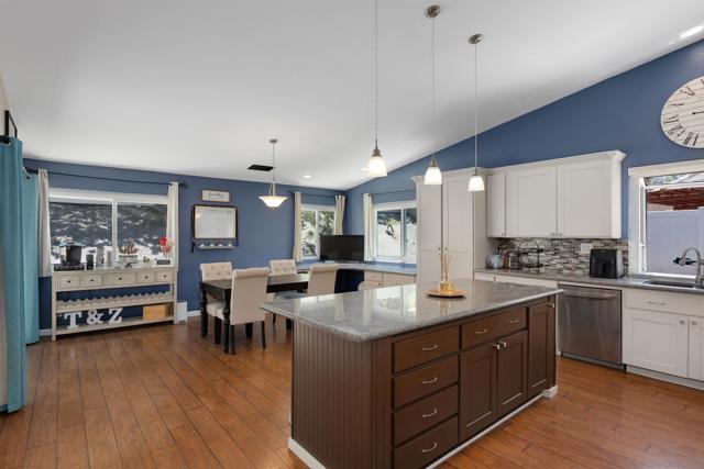 1824 Carolyn Drive, Chula Vista CA: https://media.crmls.org/mediaz/ecc156f4-6a81-449d-a70c-7c4cf2330cc0.jpg