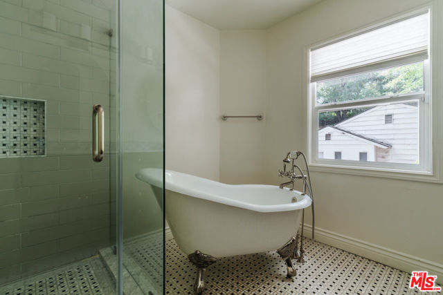 15514 Del Gado Drive, Sherman Oaks CA: https://media.crmls.org/mediaz/ecc1a46b-64c7-472b-ba0f-a9b144d4d8ef.jpg