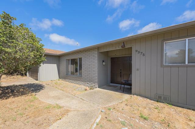 9375 Bur Oak Place, Salinas CA: https://media.crmls.org/mediaz/ecc1a93a-a1b7-4f12-aab4-aa04da59ec6f.jpg