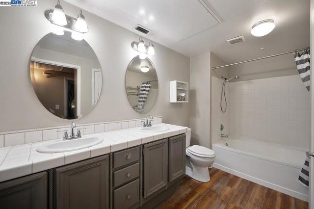 701 Gibson Dr, Roseville CA: https://media.crmls.org/mediaz/ecc1aa1c-da7e-4b33-9050-1f773a012099.jpg