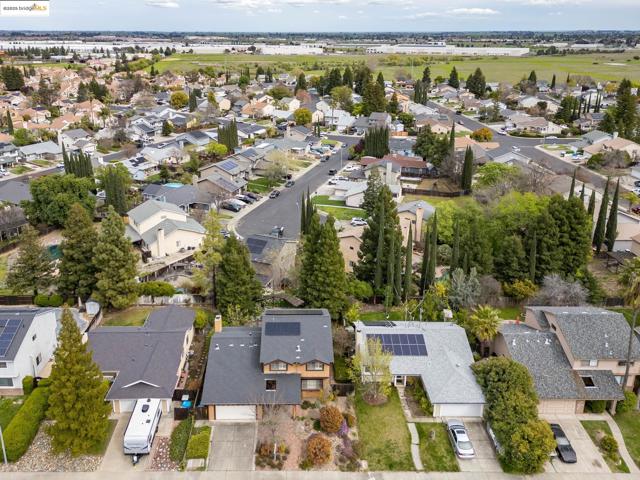 363 Limerick Way, Vacaville CA: https://media.crmls.org/mediaz/ecc1e267-3760-479c-b36a-0c5b10154968.jpg