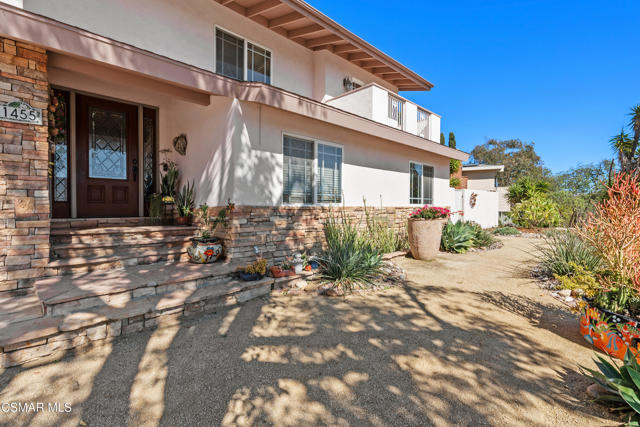 1455 Calle Colina, Thousand Oaks CA: https://media.crmls.org/mediaz/ecc218ff-d234-4db2-8ea4-77dee0de9f0a.jpg