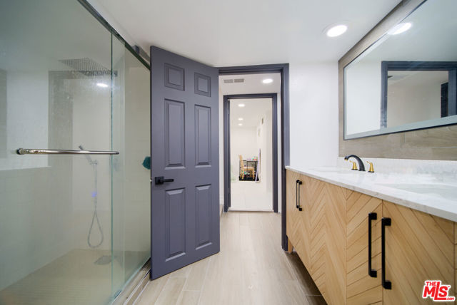 308 13th Street, Seal Beach CA: https://media.crmls.org/mediaz/ecc238ba-aba3-4015-b6fc-6a272128e8ec.jpg
