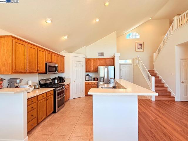 1322 Emerson Dr, Pittsburg CA: https://media.crmls.org/mediaz/ecc240b1-0cea-4f0b-b9b1-1091976c9637.jpg