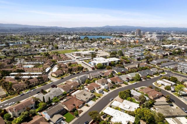 858 Chrysopolis Drive, Foster City CA: https://media.crmls.org/mediaz/ecc2780b-9984-4bc9-a6d0-a55be90d1d96.jpg