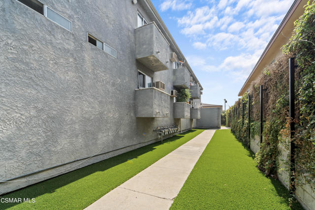 18356 Napa Street, Northridge CA: https://media.crmls.org/mediaz/ecc27e34-4bbf-4123-b6ad-14797959817b.jpg