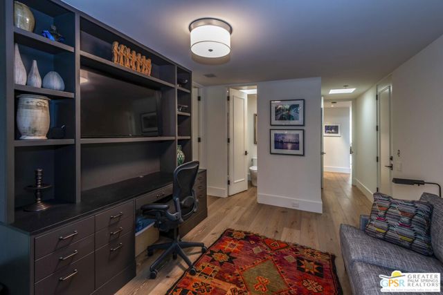 8 Surrey Court, Rancho Mirage CA: https://media.crmls.org/mediaz/ecc2f058-71f8-4f41-942d-d8cd65a190b4.jpg