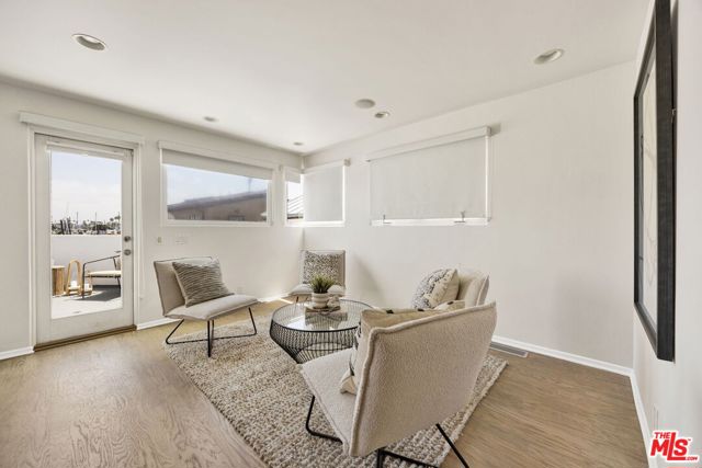 7019 E Seaside Walk, Long Beach CA: https://media.crmls.org/mediaz/ecc30f4e-9da5-4efb-a2a2-3cf59812063e.jpg