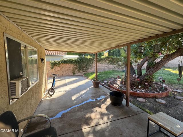 1459 Willowbrook Lane, Simi Valley CA: https://media.crmls.org/mediaz/ecc3c8b3-6620-47ac-a634-4352ad80d432.jpg