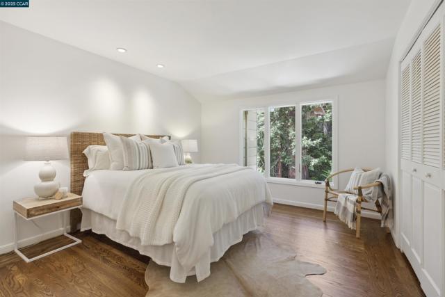 1087 Rahara Dr, Lafayette CA: https://media.crmls.org/mediaz/ecc43494-f8e8-432c-ab67-fdb94e4978b0.jpg