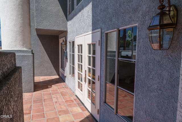 10925 Blix Street, Toluca Lake CA: https://media.crmls.org/mediaz/ecc44640-6921-4f7d-a43c-7d5b8e8ee68e.jpg