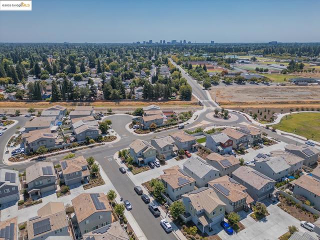 3807 Bridgemeadow Way, Sacramento CA: https://media.crmls.org/mediaz/ecc49086-d3cd-4ab7-8f76-7ed233a54723.jpg