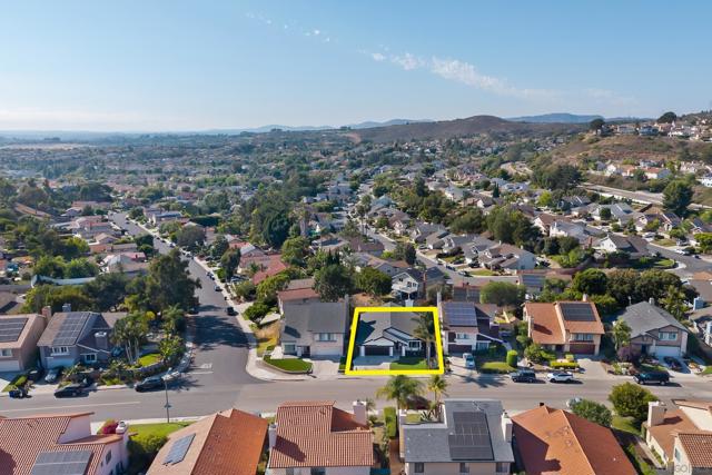 9120 Oviedo, San Diego CA: https://media.crmls.org/mediaz/ecc49232-abc7-4919-b6cb-ee34381bf695.jpg