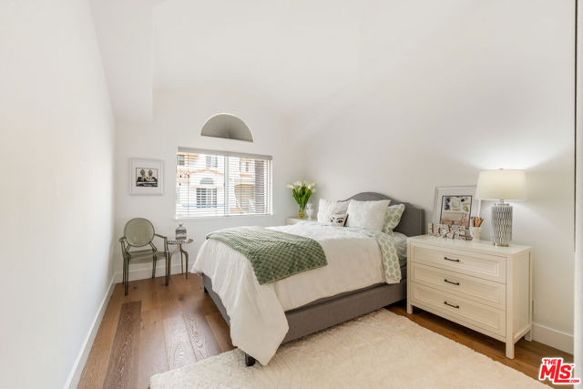 6453 Zuma View Place, Malibu CA: https://media.crmls.org/mediaz/ecc4934e-86fb-4be7-a9ec-50286203b0ce.jpg