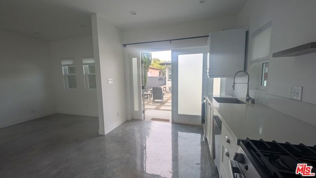 1731 Franklin Street, Santa Monica CA: https://media.crmls.org/mediaz/ecc4f373-1c71-4712-b9bc-dd2754fd88f9.jpg