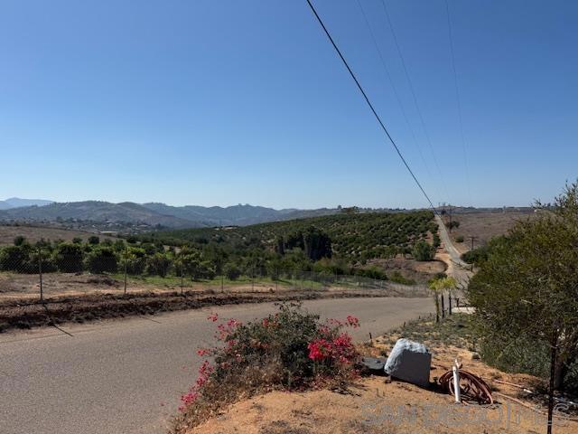 9562 Covey Ln, Escondido CA: https://media.crmls.org/mediaz/ecc5266c-09c2-4c09-a8bc-6a153808dc73.jpg