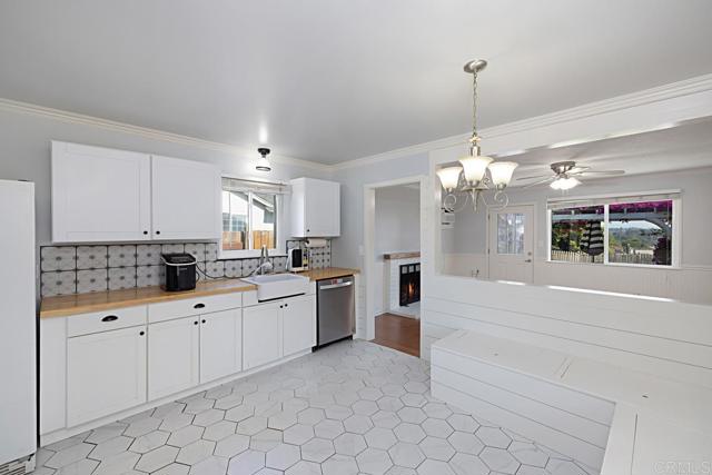 Detail Gallery Image 16 of 65 For 6447 Seascape Dr, San Diego,  CA 92139 - 4 Beds | 2 Baths
